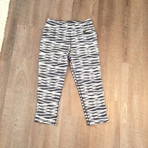 Nike Cropped leggings Small Black/White/Grey Dri fit